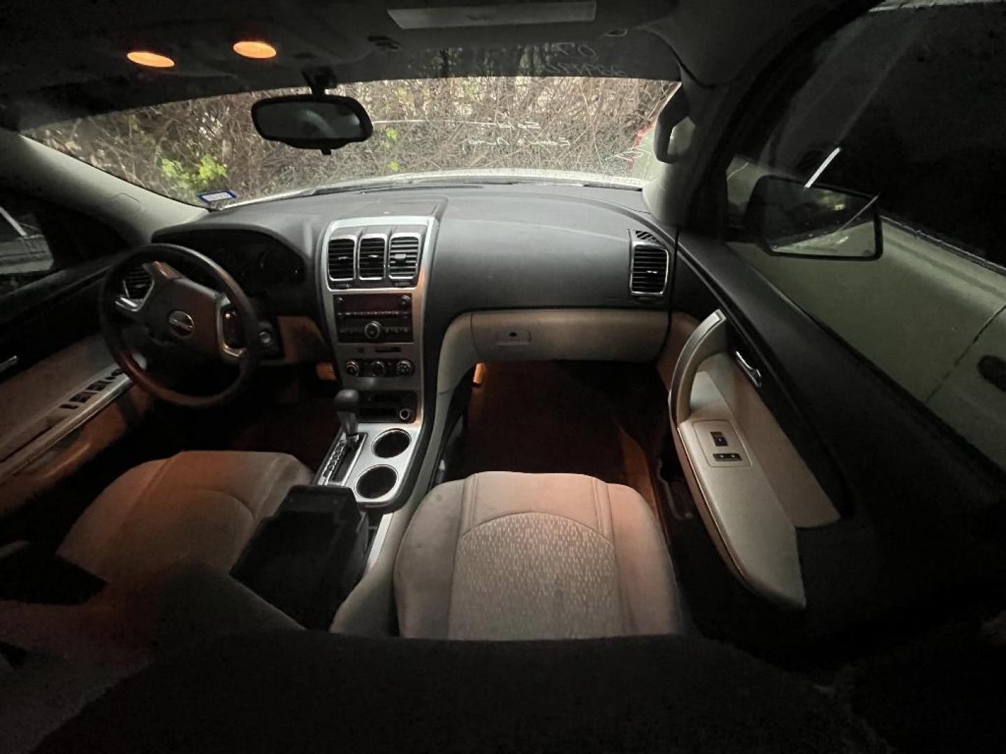 2007 WHITE GMC ACADIA SLE-1 FWD (1GKER13727J) with an 3.6L V6 DOHC 24V engine, AUTOMATIC transmission, located at 2303 West Mt. Houston, Houston, Texas, 77038, (281) 507-3956, 29.771597, -95.339569 - Photo#5