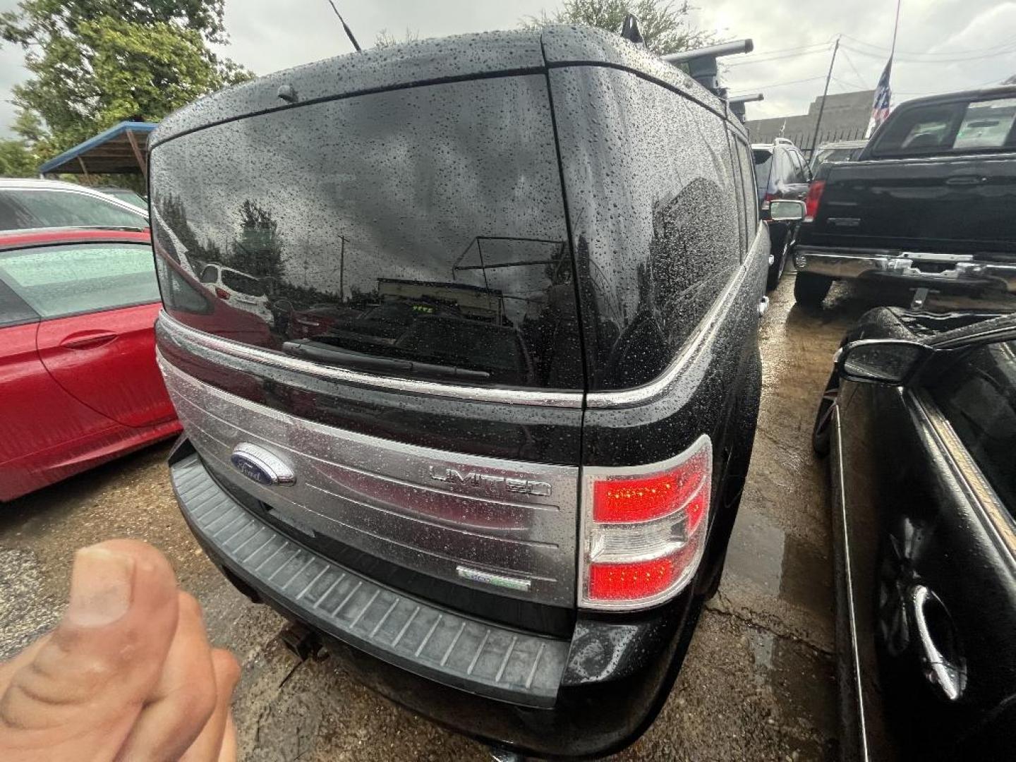 2010 BLACK FORD FLEX Limited AWD (2FMHK6DT4AB) with an 3.5L V6 DOHC 24V engine, AUTOMATIC transmission, located at 2303 West Mt. Houston, Houston, Texas, 77038, (281) 507-3956, 29.771597, -95.339569 - Photo#2