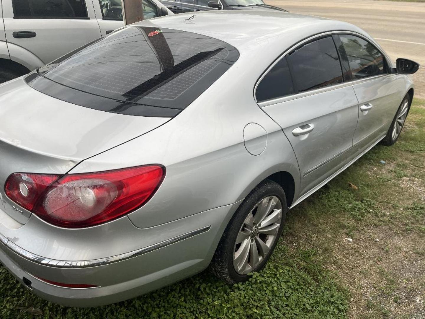 2010 GRAY VOLKSWAGEN CC Sport PZEV (WVWMN7AN1AE) with an 2.0L L4 DOHC 16V TURBO engine, AUTOMATIC transmission, located at 2303 West Mt. Houston, Houston, Texas, 77038, (281) 507-3956, 29.771597, -95.339569 - Photo#2