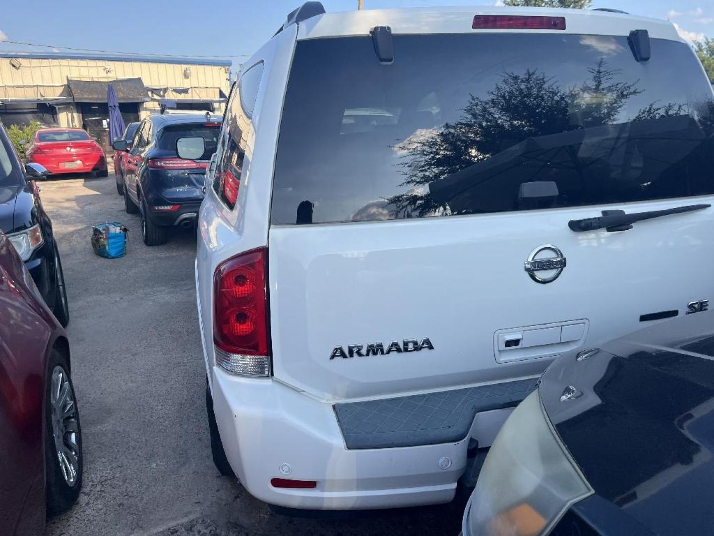 2008 WHITE NISSAN ARMADA SE 2WD (5N1BA08D08N) with an 5.6L V8 DOHC 32V FFV engine, AUTOMATIC transmission, located at 2303 West Mt. Houston, Houston, Texas, 77038, (281) 507-3956, 29.771597, -95.339569 - Photo#3