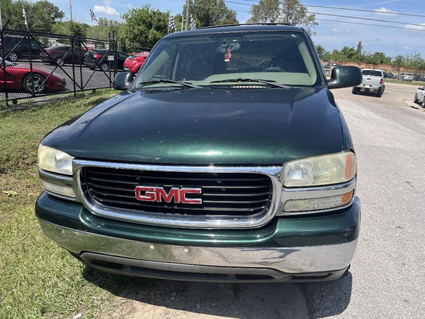 2004 GREEN GMC YUKON 2WD (1GKEC13Z24R) with an 5.3L V8 OHV 16V FFV engine, AUTOMATIC transmission, located at 2303 West Mt. Houston, Houston, Texas, 77038, (281) 507-3956, 29.771597, -95.339569 - Photo#5