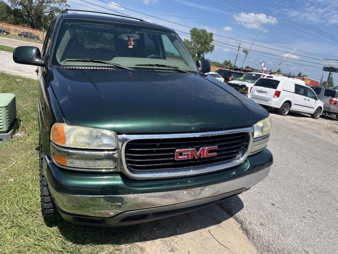 2004 GREEN GMC YUKON 2WD (1GKEC13Z24R) with an 5.3L V8 OHV 16V FFV engine, AUTOMATIC transmission, located at 2303 West Mt. Houston, Houston, Texas, 77038, (281) 507-3956, 29.771597, -95.339569 - Photo#8