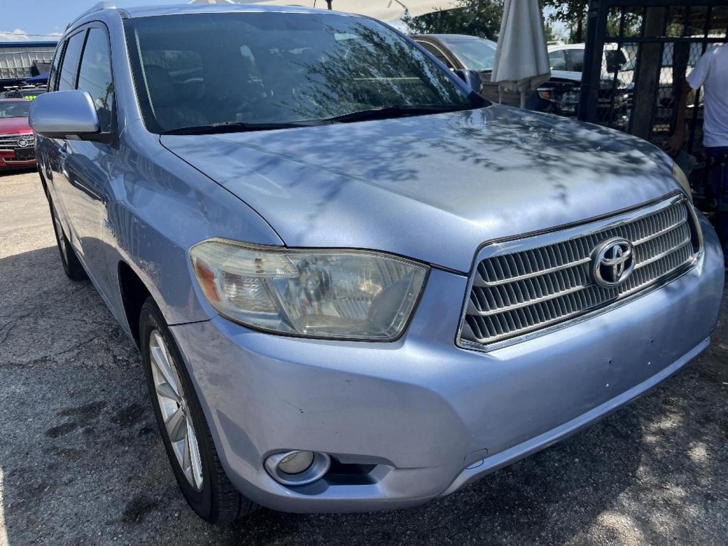 2010 WHITE TOYOTA HIGHLANDER HYBRID Limited 4WD (JTEJW3EHXA2) with an 3.3L V6 DOHC 24V HYBRID engine, AUTOMATIC transmission, located at 2303 West Mt. Houston, Houston, Texas, 77038, (281) 507-3956, 29.771597, -95.339569 - Photo#1