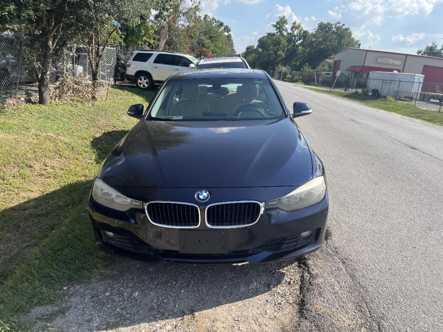 2014 BLUE BMW 3-SERIES 328i xDrive Sedan - SULEV (WBA3B5C52EP) with an 2.0L L4 DOHC 16V engine, AUTOMATIC transmission, located at 2303 West Mt. Houston, Houston, Texas, 77038, (281) 507-3956, 29.771597, -95.339569 - Photo#1