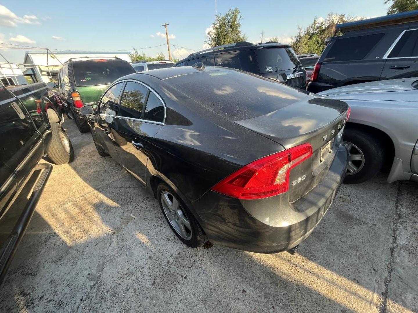 2013 GRAY VOLVO S60 T5 (YV1612FS0D2) with an 2.5L L5 DOHC 20V TURBO engine, AUTOMATIC transmission, located at 2303 West Mt. Houston, Houston, Texas, 77038, (281) 507-3956, 29.771597, -95.339569 - Photo#2