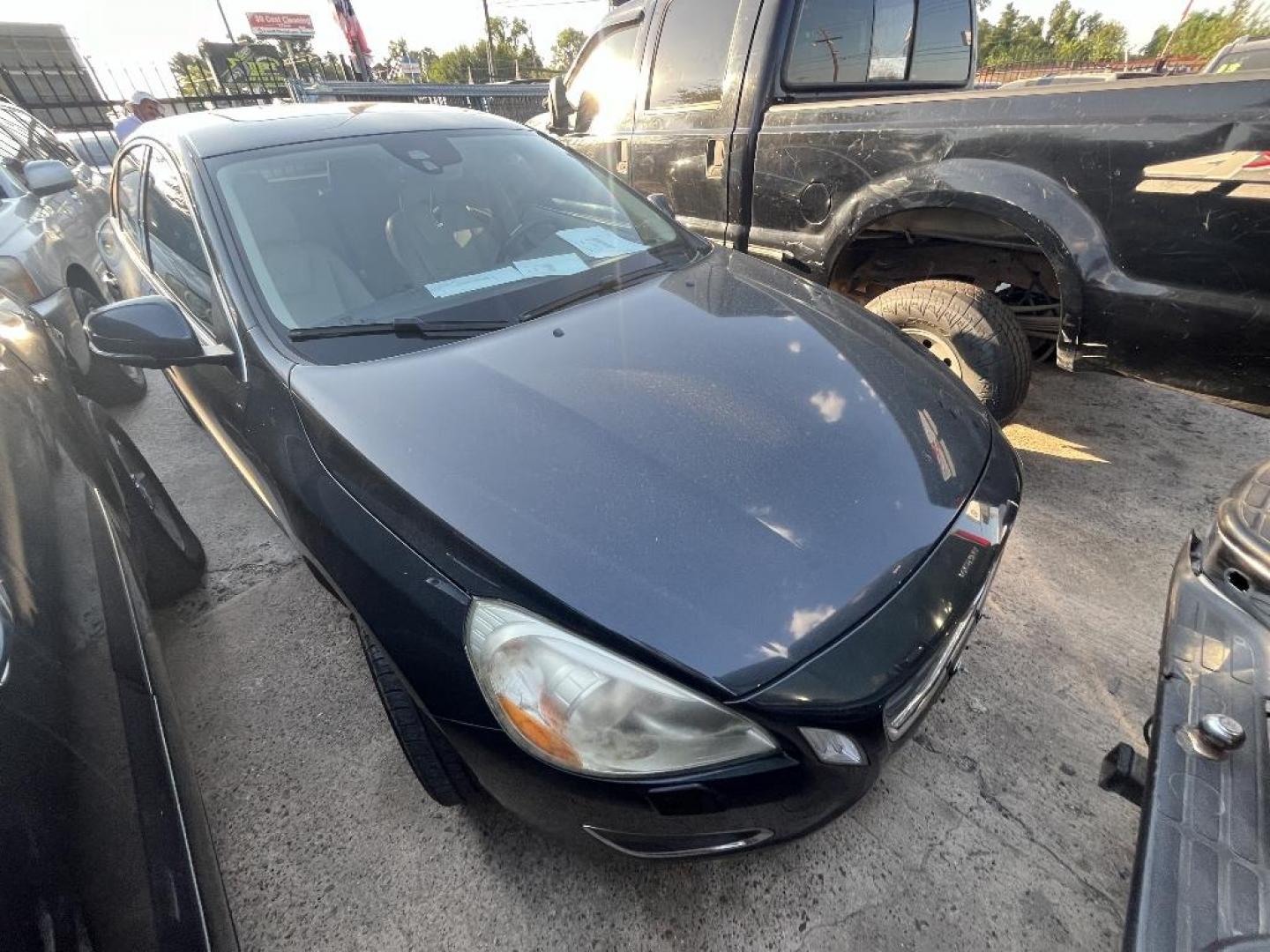 2013 GRAY VOLVO S60 T5 (YV1612FS0D2) with an 2.5L L5 DOHC 20V TURBO engine, AUTOMATIC transmission, located at 2303 West Mt. Houston, Houston, Texas, 77038, (281) 507-3956, 29.771597, -95.339569 - Photo#3