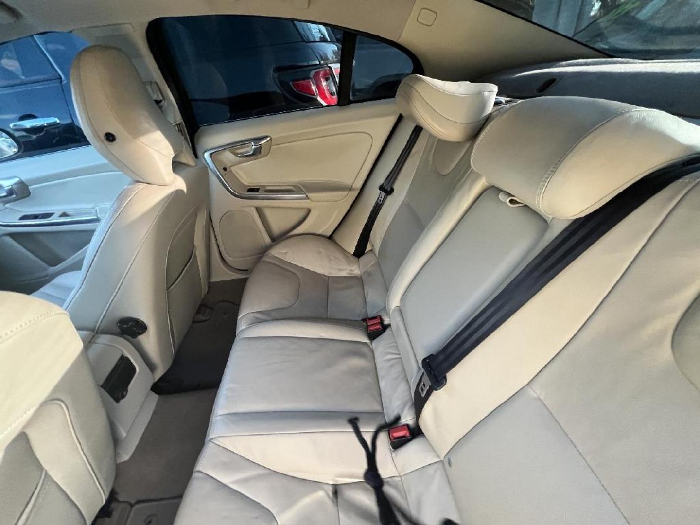 2013 GRAY VOLVO S60 T5 (YV1612FS0D2) with an 2.5L L5 DOHC 20V TURBO engine, AUTOMATIC transmission, located at 2303 West Mt. Houston, Houston, Texas, 77038, (281) 507-3956, 29.771597, -95.339569 - Photo#5