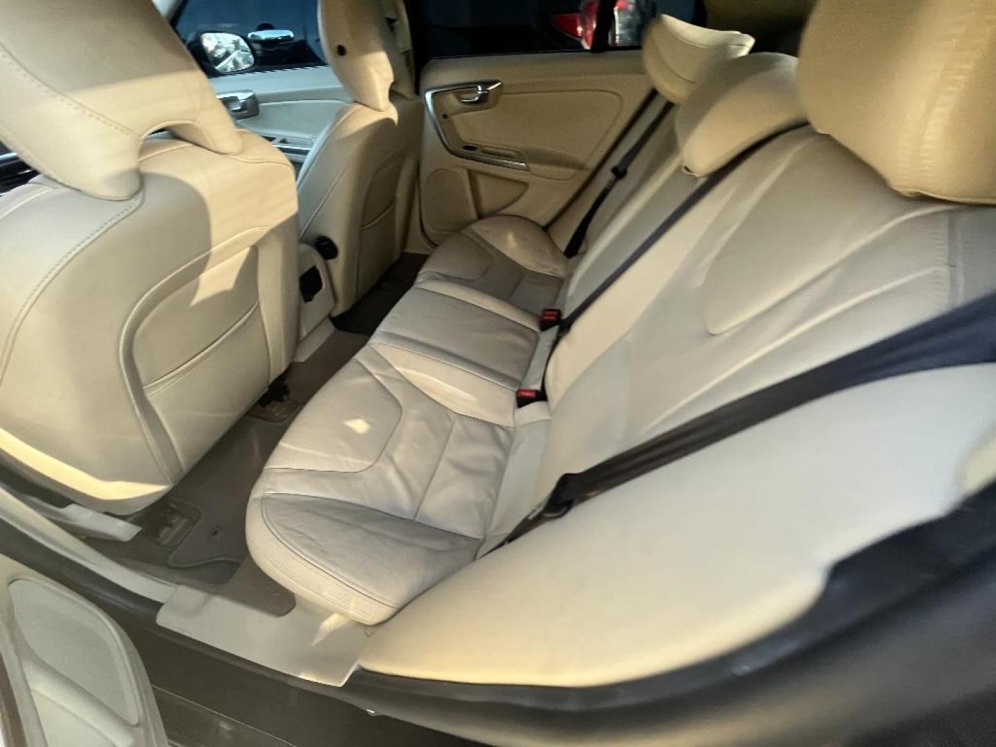 2013 GRAY VOLVO S60 T5 (YV1612FS0D2) with an 2.5L L5 DOHC 20V TURBO engine, AUTOMATIC transmission, located at 2303 West Mt. Houston, Houston, Texas, 77038, (281) 507-3956, 29.771597, -95.339569 - Photo#6