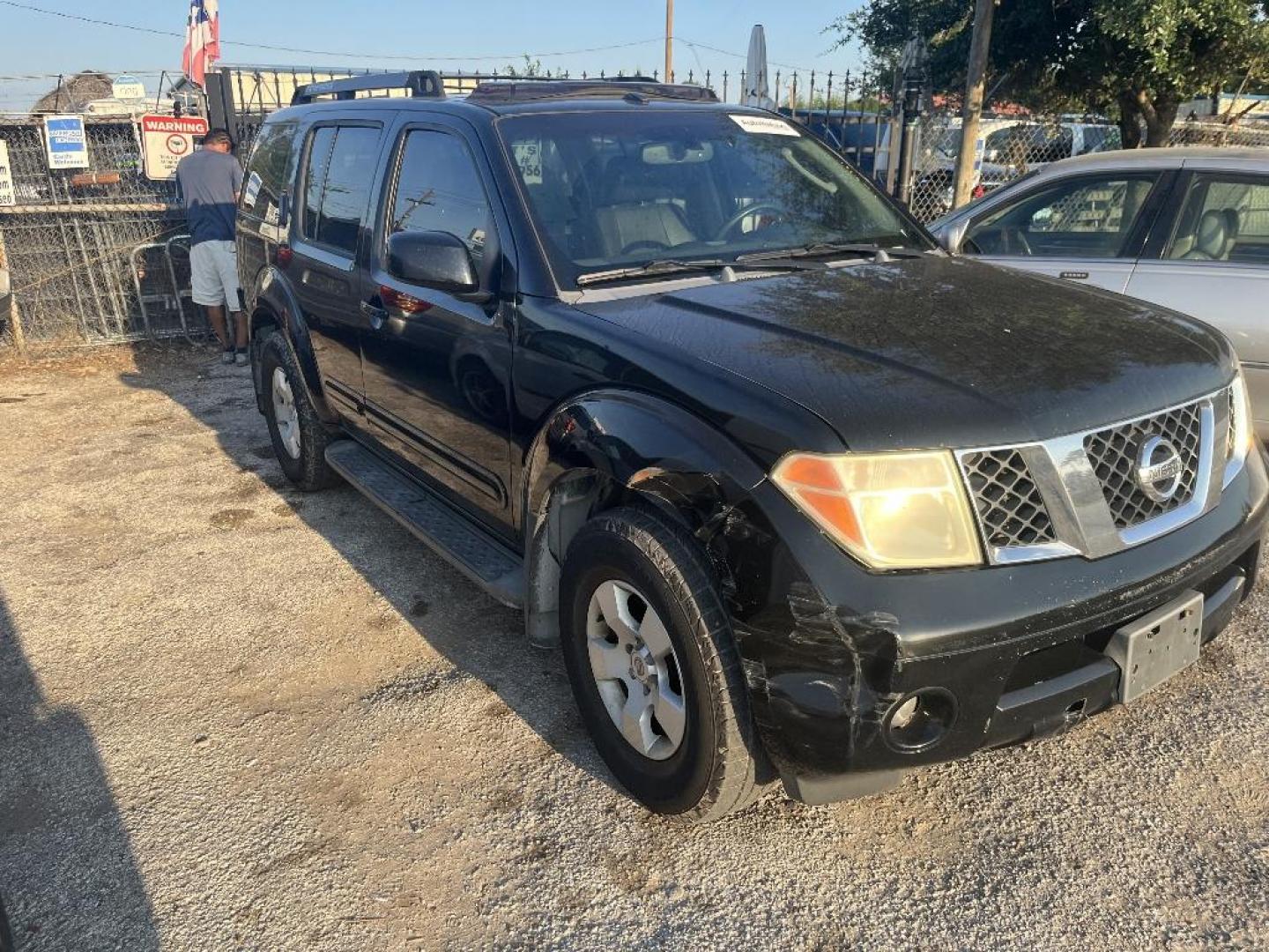 2006 BLACK NISSAN PATHFINDER LE 4WD (5N1AR18W56C) with an 3.5L V6 DOHC 24V engine, AUTOMATIC transmission, located at 2303 West Mt. Houston, Houston, Texas, 77038, (281) 507-3956, 29.771597, -95.339569 - Photo#1