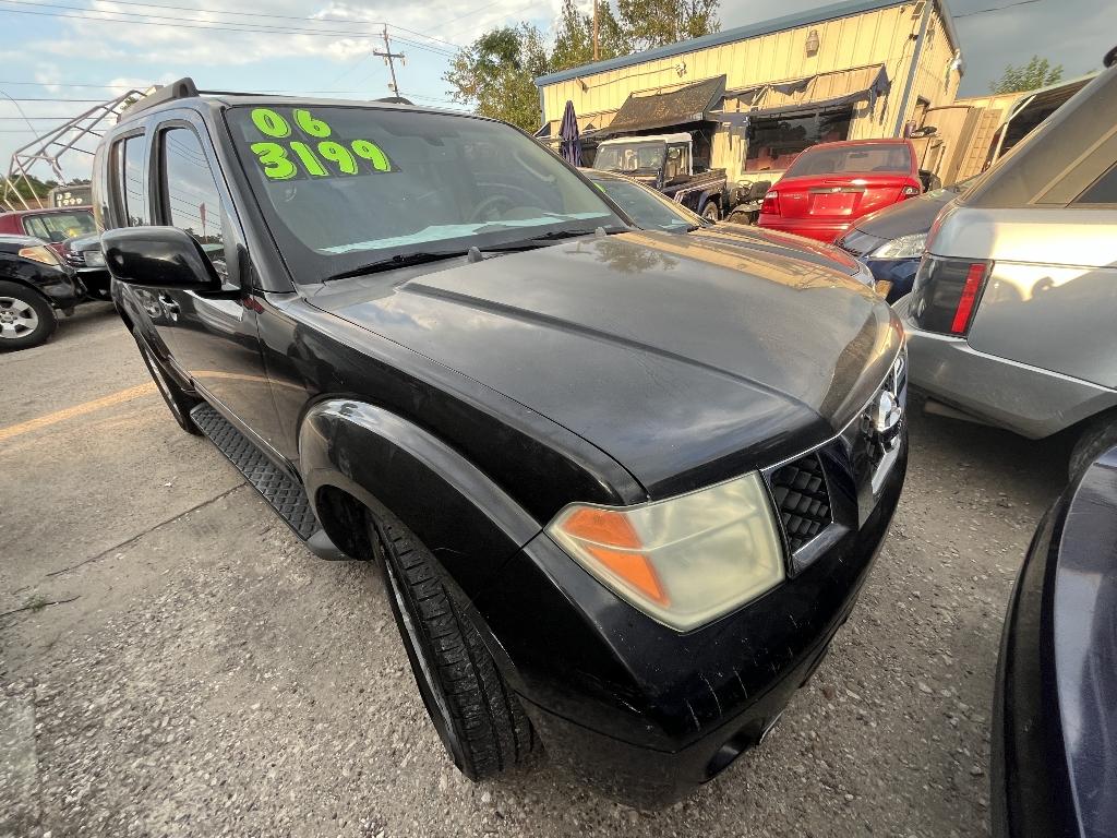 photo of 2006 NISSAN PATHFINDER LE 2WD