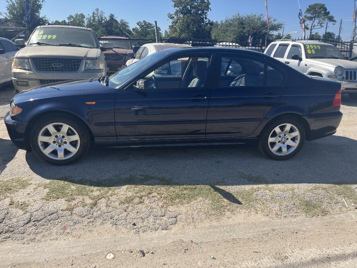 2002 BLUE BMW 3-SERIES 325i Sedan (WBAET37452N) with an 2.5L L6 DOHC 24V engine, AUTOMATIC transmission, located at 2303 West Mt. Houston, Houston, Texas, 77038, (281) 507-3956, 29.771597, -95.339569 - Photo#3