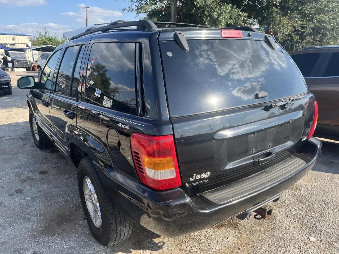 2000 BLACK JEEP GRAND CHEROKEE Limited 4WD (1J4GW58N0YC) with an 4.7L V8 SOHC 16V engine, AUTOMATIC transmission, located at 2303 West Mt. Houston, Houston, Texas, 77038, (281) 507-3956, 29.771597, -95.339569 - Photo#5