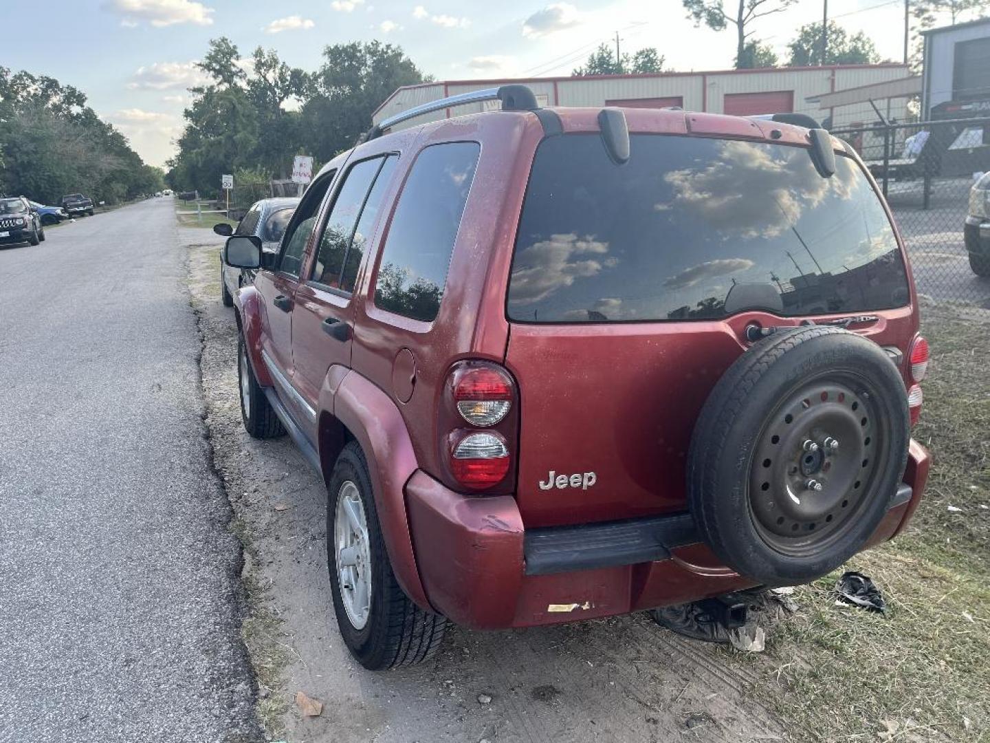 2007 RED JEEP LIBERTY Limited 2WD (1J4GK58K17W) with an 3.7L V6 SOHC 12V engine, AUTOMATIC transmission, located at 2303 West Mt. Houston, Houston, Texas, 77038, (281) 507-3956, 29.771597, -95.339569 - Photo#1