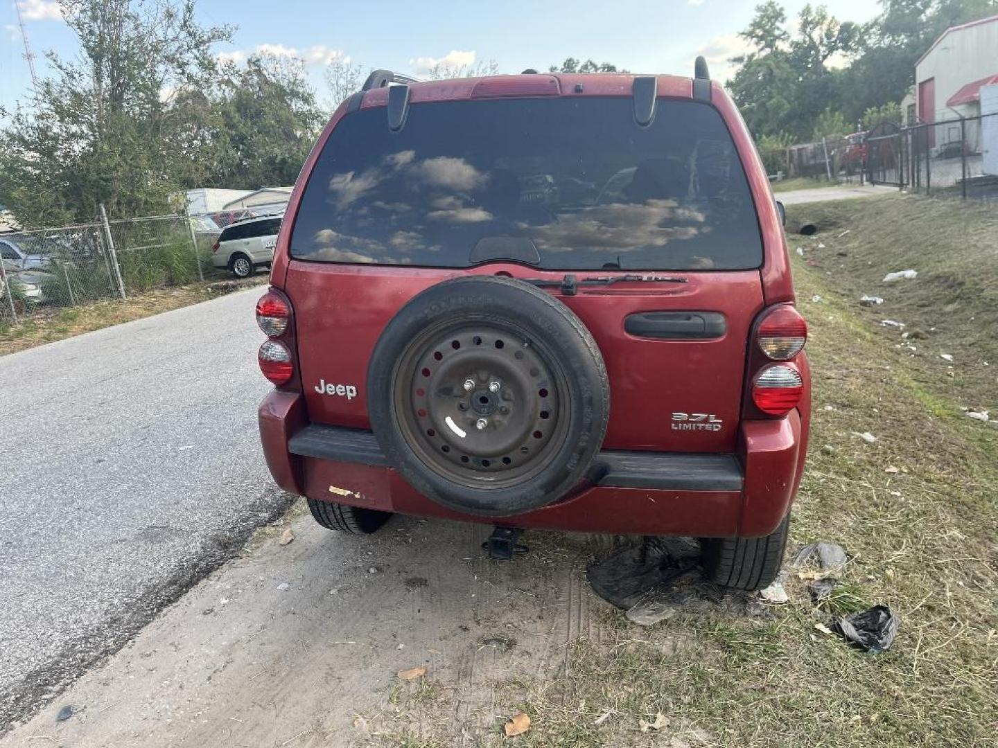 2007 RED JEEP LIBERTY Limited 2WD (1J4GK58K17W) with an 3.7L V6 SOHC 12V engine, AUTOMATIC transmission, located at 2303 West Mt. Houston, Houston, Texas, 77038, (281) 507-3956, 29.771597, -95.339569 - Photo#2