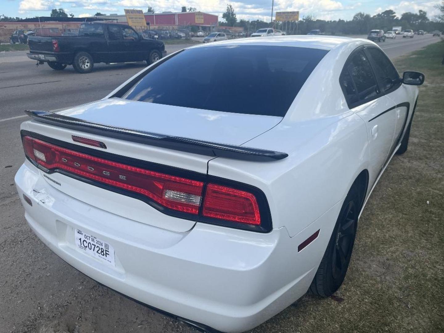 2014 WHITE DODGE CHARGER SE (2C3CDXBGXEH) with an 3.6L V6 DOHC 24V engine, AUTOMATIC transmission, located at 2303 West Mt. Houston, Houston, Texas, 77038, (281) 507-3956, 29.771597, -95.339569 - Photo#1