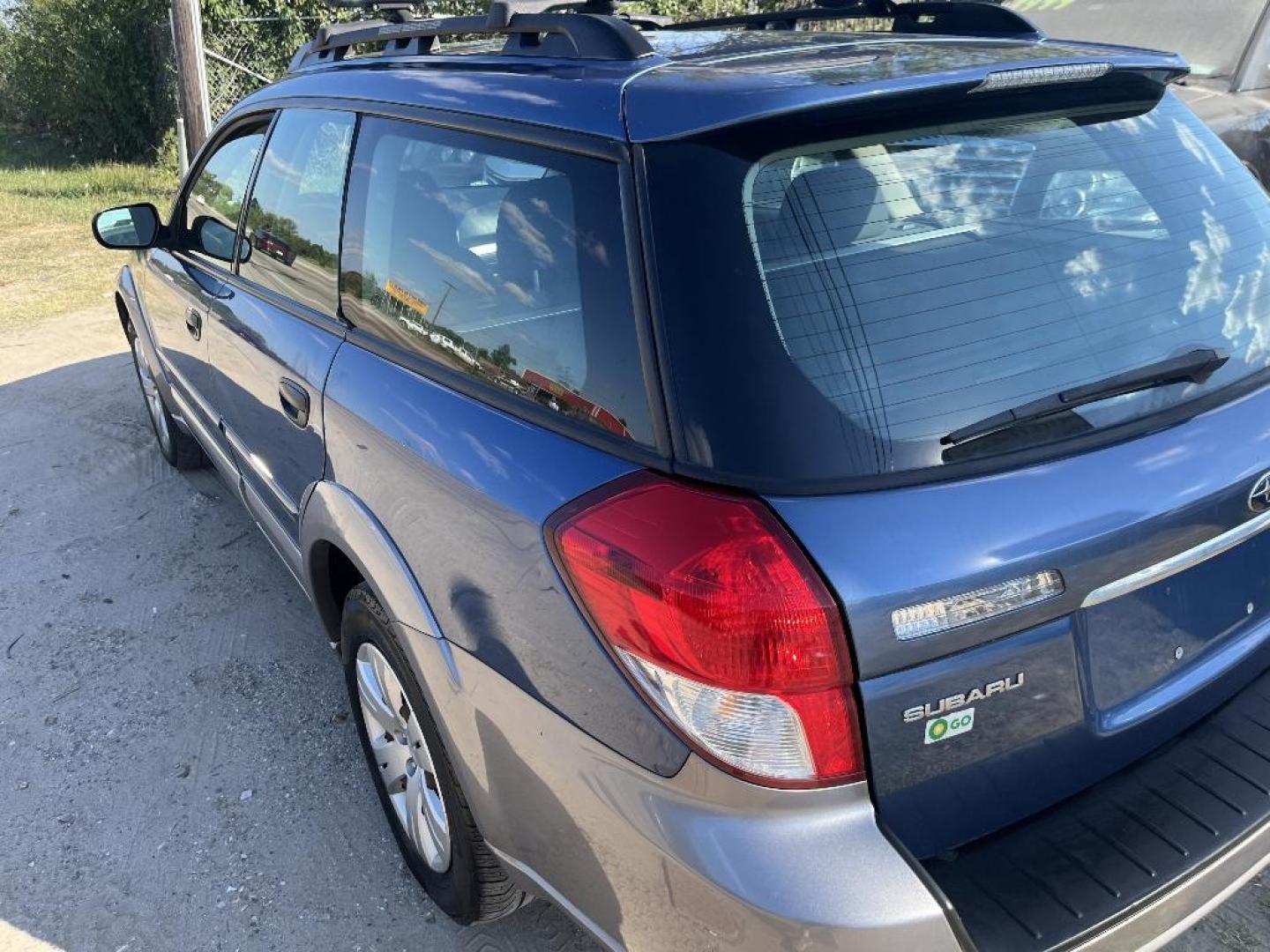 2008 BLUE SUBARU OUTBACK Base (4S4BP60CX87) with an 2.5L H4 SOHC 16V engine, AUTOMATIC transmission, located at 2303 West Mt. Houston, Houston, Texas, 77038, (281) 507-3956, 29.771597, -95.339569 - Photo#1