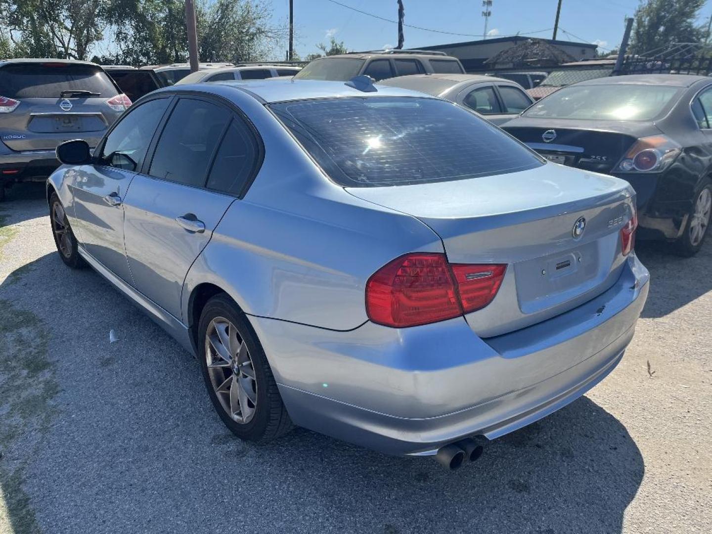 2010 BLUE BMW 3-SERIES 328i SA (WBAPH7G50AN) with an 3.0L L6 DOHC 24V engine, AUTOMATIC transmission, located at 2303 West Mt. Houston, Houston, Texas, 77038, (281) 507-3956, 29.771597, -95.339569 - Photo#6