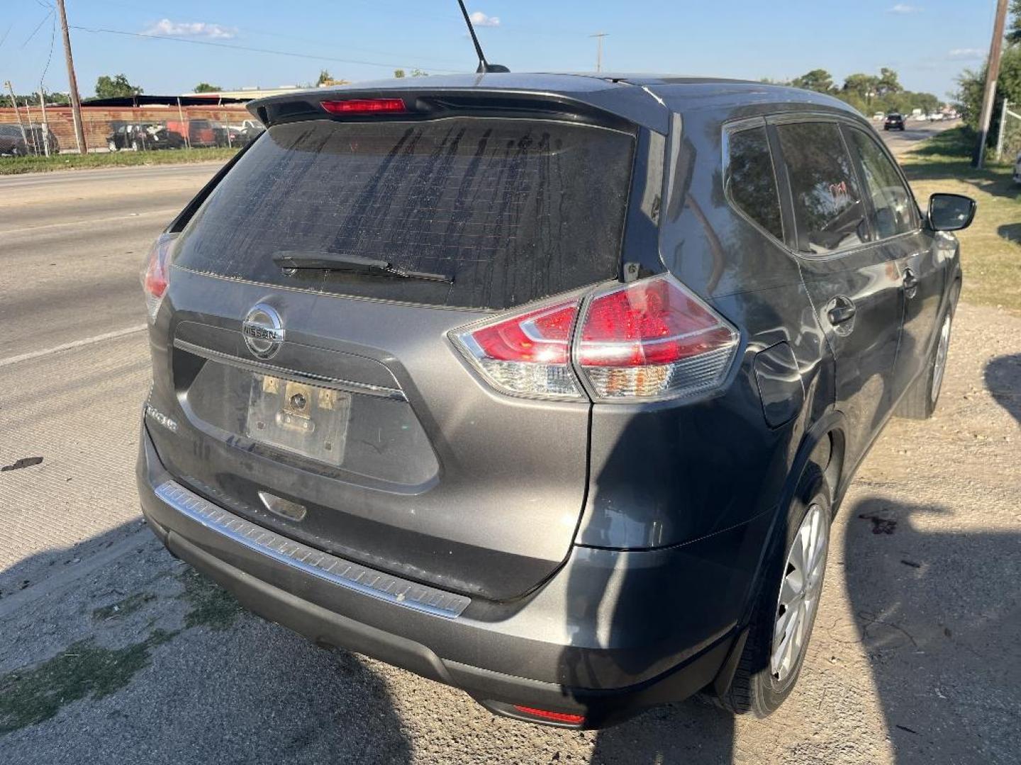 2016 BLUE NISSAN ROGUE S 2WD (JN8AT2MTXGW) with an 2.5L L4 DOHC 16V engine, AUTOMATIC transmission, located at 2303 West Mt. Houston, Houston, Texas, 77038, (281) 507-3956, 29.771597, -95.339569 - Photo#4