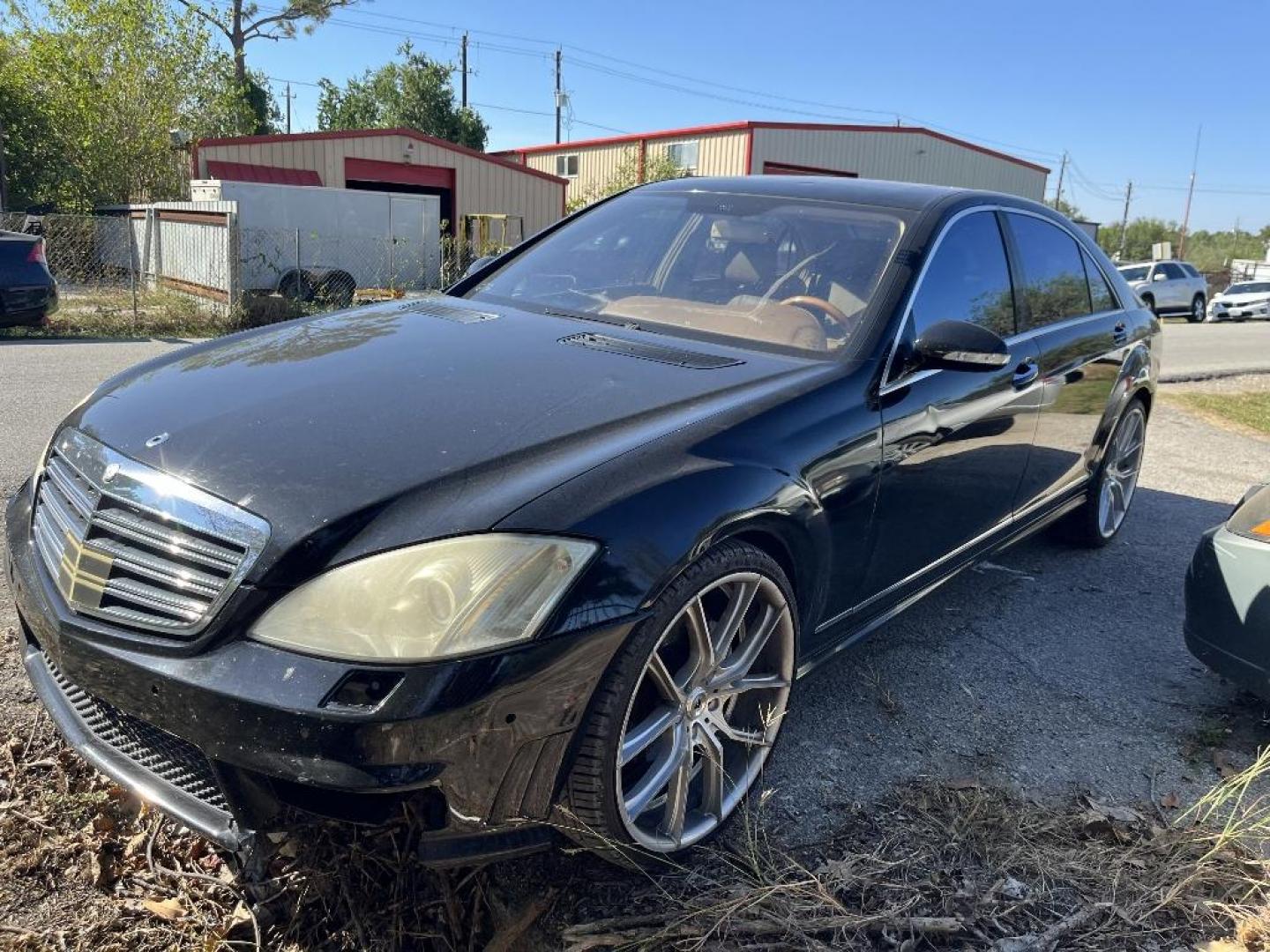 2009 BLACK MERCEDES-BENZ S-CLASS S550 (WDDNG71X69A) with an 5.5L V8 DOHC 32V engine, AUTOMATIC transmission, located at 2303 West Mt. Houston, Houston, Texas, 77038, (281) 507-3956, 29.771597, -95.339569 - Photo#0