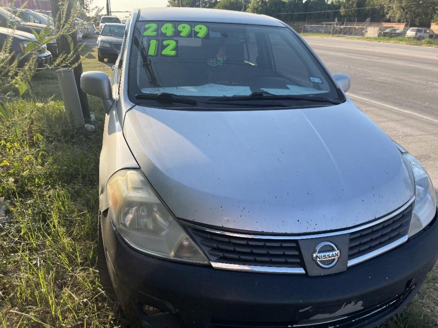 2012 SILVER NISSAN VERSA 1.8 SL Hatchback (3N1BC1CP1CK) with an 1.8L L4 DOHC 16V engine, AUTOMATIC transmission, located at 2303 West Mt. Houston, Houston, Texas, 77038, (281) 507-3956, 29.771597, -95.339569 - Photo#2