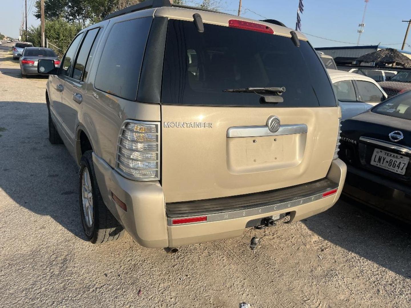 2006 BROWN MERCURY MOUNTAINEER Convenience 4.0L 2WD (4M2EU36EX6U) with an 4.0L V6 SOHC 12V engine, AUTOMATIC transmission, located at 2303 West Mt. Houston, Houston, Texas, 77038, (281) 507-3956, 29.771597, -95.339569 - Photo#1