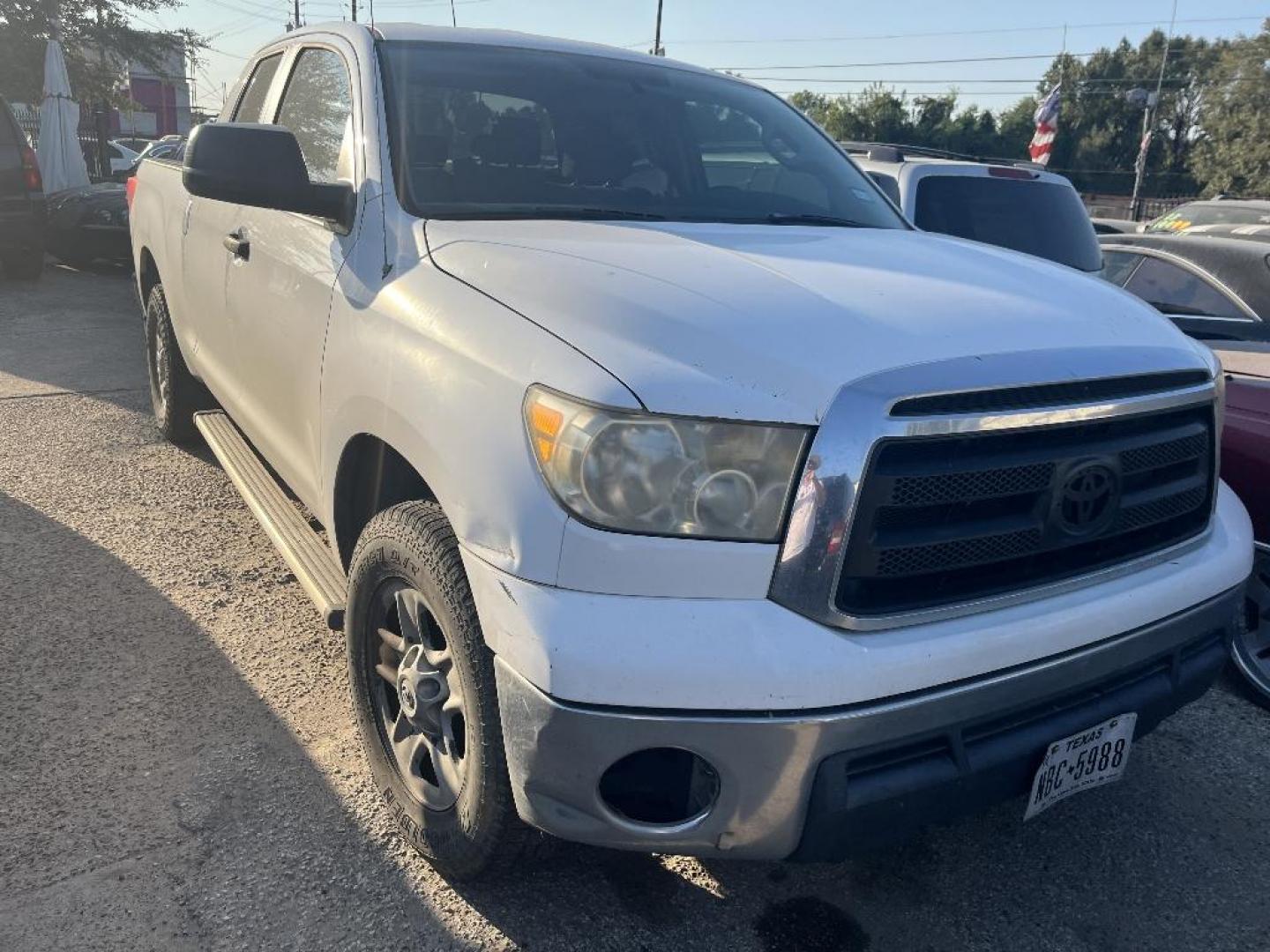 2011 WHITE TOYOTA TUNDRA Tundra-Grade Double Cab 4.6L 2WD (5TFRM5F13BX) with an 4.6L V8 DOHC 32V engine, AUTOMATIC transmission, located at 2303 West Mt. Houston, Houston, Texas, 77038, (281) 507-3956, 29.771597, -95.339569 - Photo#0