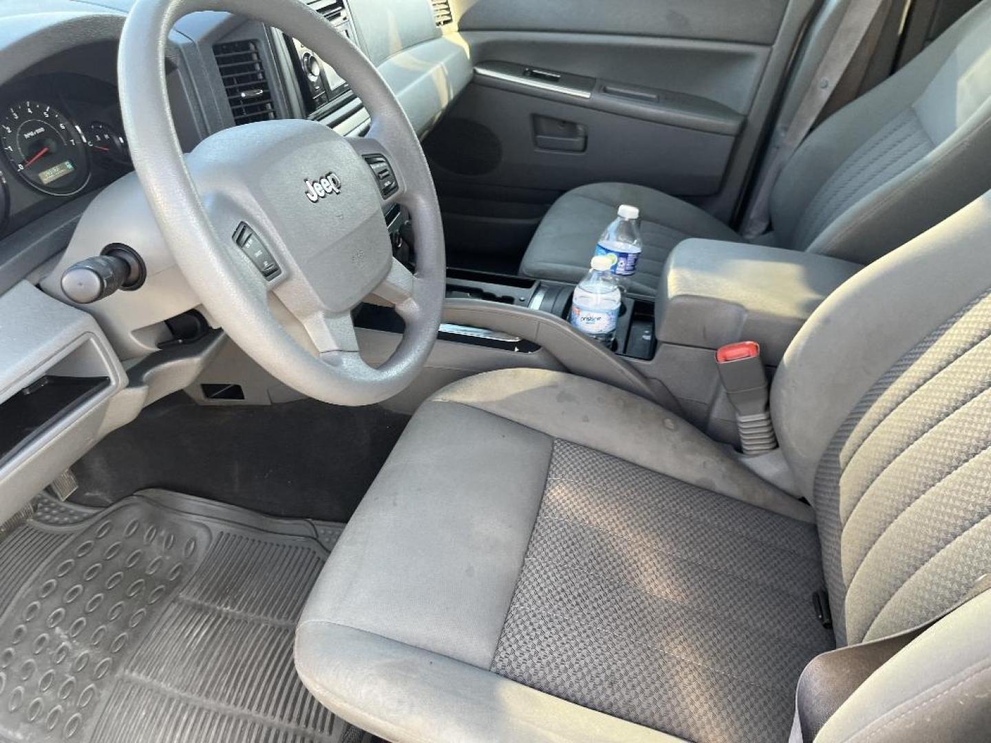 2005 GRAY JEEP GRAND CHEROKEE Laredo 4WD (1J4GR48K75C) with an 3.7L V6 SOHC 12V engine, AUTOMATIC transmission, located at 2303 West Mt. Houston, Houston, Texas, 77038, (281) 507-3956, 29.771597, -95.339569 - Photo#6