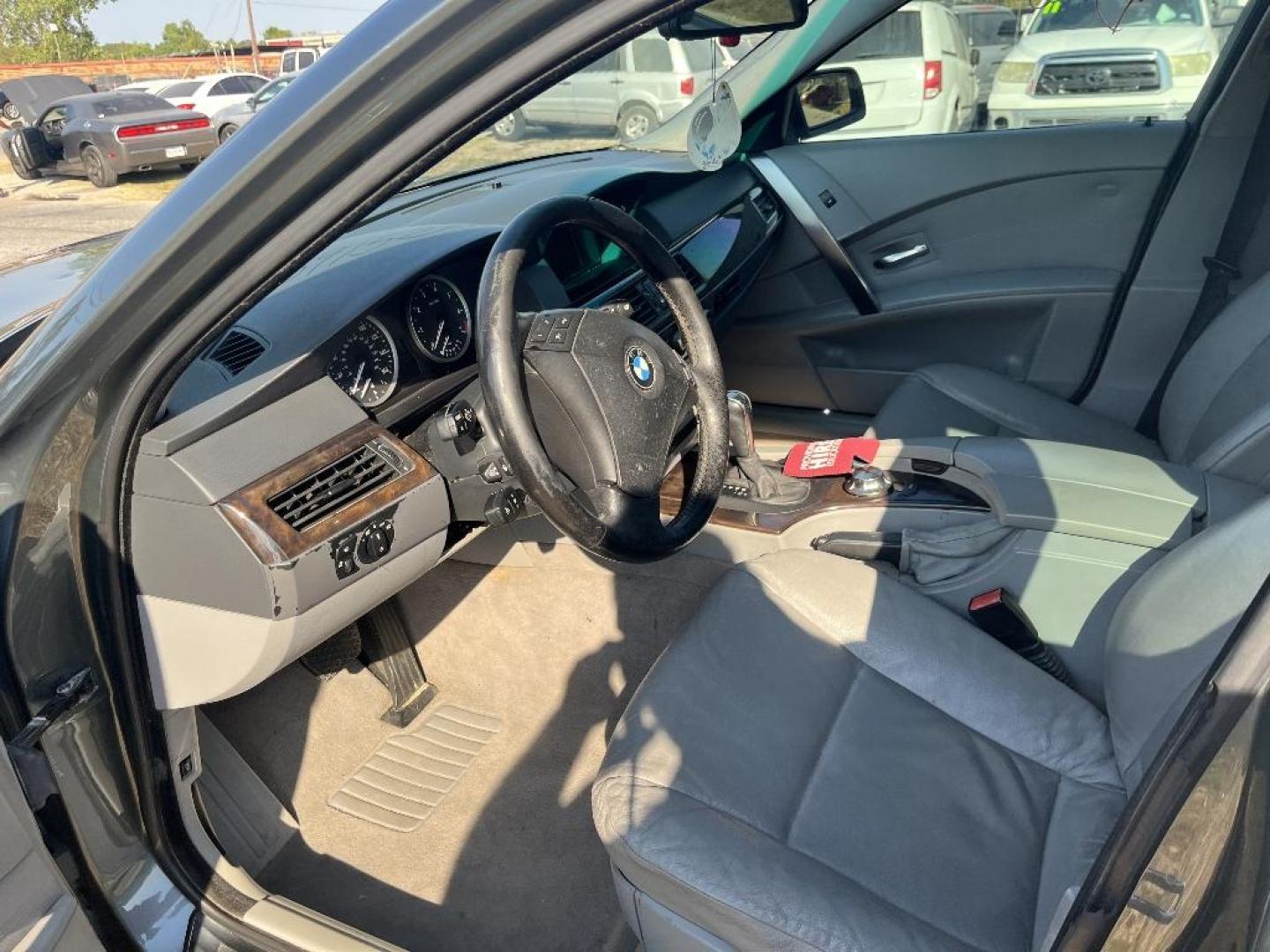 2004 GRAY BMW 5-SERIES 530i (WBANA73504B) with an 3.0L L6 DOHC 24V engine, AUTOMATIC transmission, located at 2303 West Mt. Houston, Houston, Texas, 77038, (281) 507-3956, 29.771597, -95.339569 - Photo#4