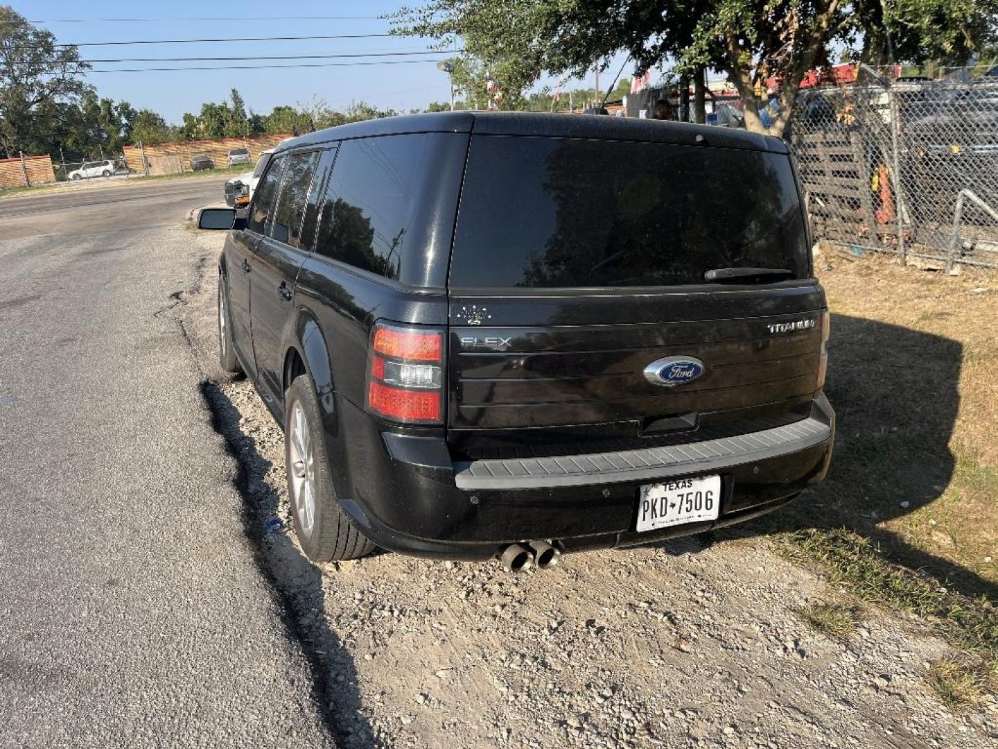 2011 BLACK FORD FLEX Limited FWD (2FMGK5DC8BB) with an 3.5L V6 DOHC 24V engine, AUTOMATIC transmission, located at 2303 West Mt. Houston, Houston, Texas, 77038, (281) 507-3956, 29.771597, -95.339569 - Photo#2