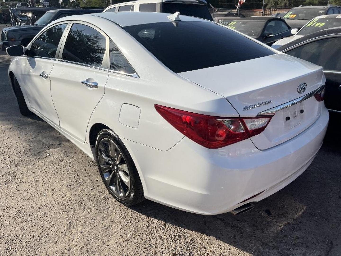 2011 WHITE HYUNDAI SONATA Limited Auto (5NPEC4AC7BH) with an 2.4L L4 DOHC 16V engine, AUTOMATIC transmission, located at 2303 West Mt. Houston, Houston, Texas, 77038, (281) 507-3956, 29.771597, -95.339569 - Photo#3