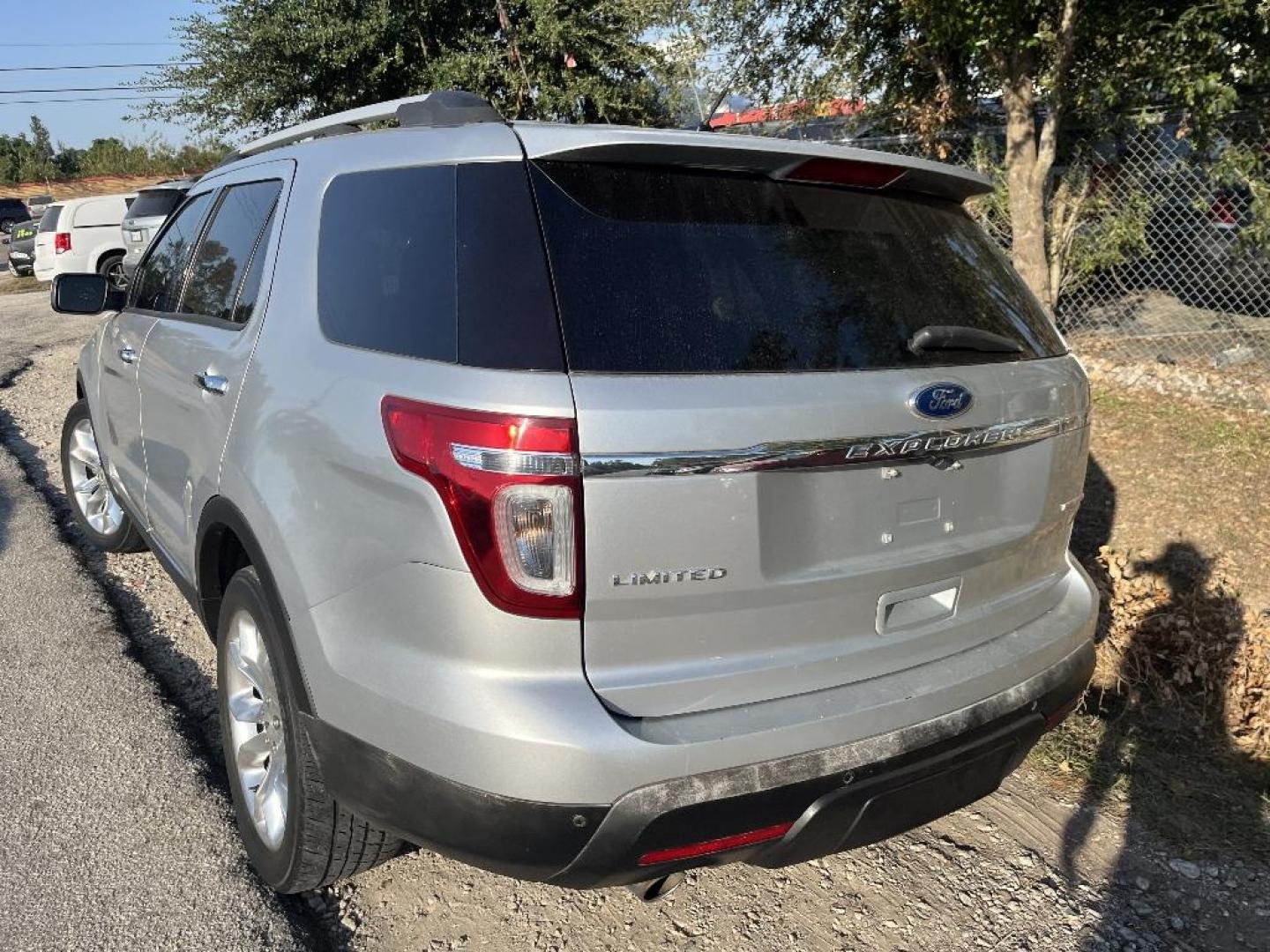 2015 WHITE FORD EXPLORER Limited FWD (1FM5K7F86FG) with an 3.5L V6 DOHC 24V engine, AUTOMATIC transmission, located at 2303 West Mt. Houston, Houston, Texas, 77038, (281) 507-3956, 29.771597, -95.339569 - Photo#1