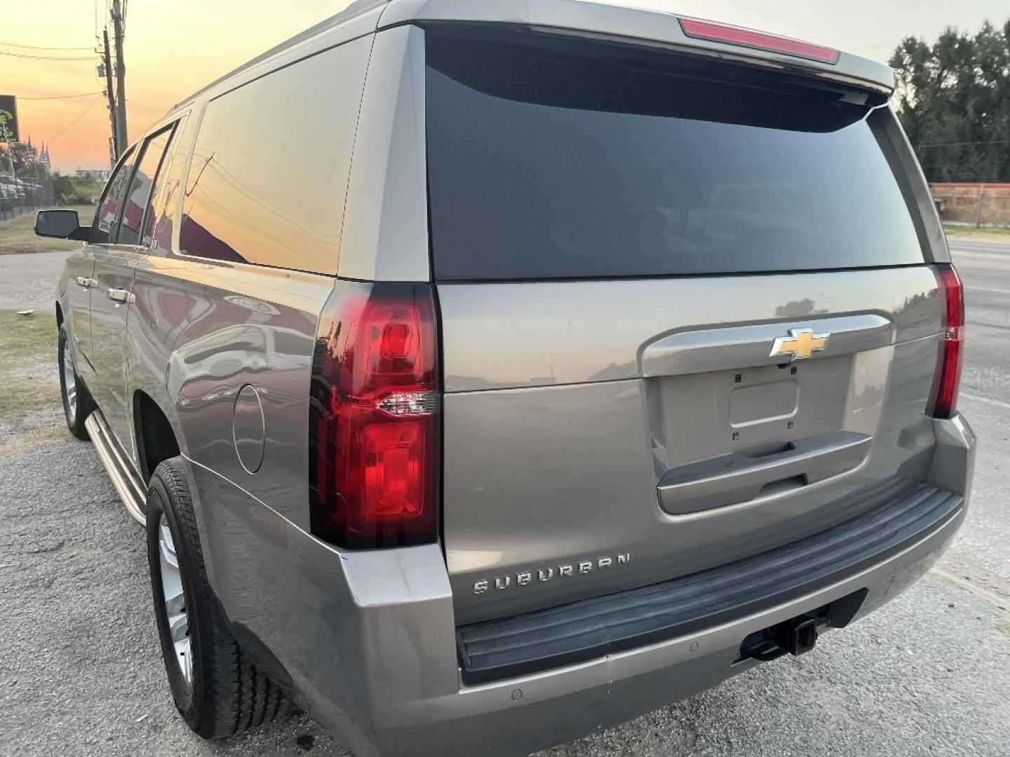 2017 TAN CHEVROLET SUBURBAN LT 2WD (1GNSCHKC4HR) with an 5.3L V8 OHV 16V engine, AUTOMATIC transmission, located at 2303 West Mt. Houston, Houston, Texas, 77038, (281) 507-3956, 29.771597, -95.339569 - Photo#5