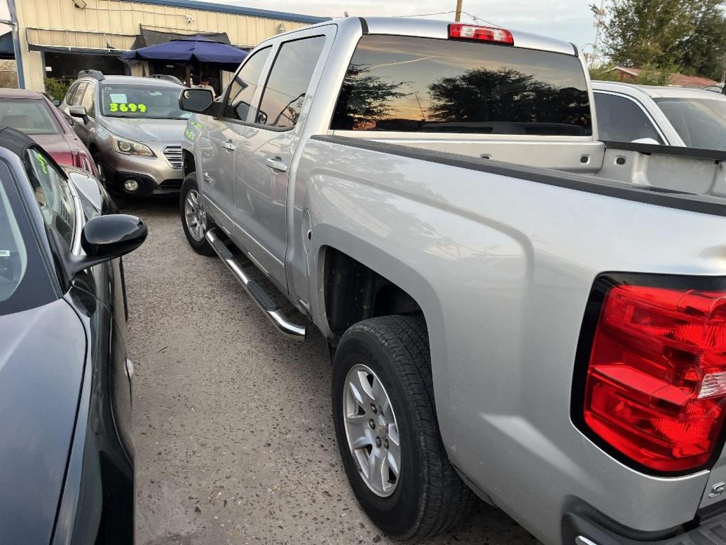 2017 GRAY CHEVROLET SILVERADO 1500 LT Crew Cab 2WD (3GCPCREC2HG) with an 5.3L V8 OHV 16V engine, AUTOMATIC transmission, located at 2303 West Mt. Houston, Houston, 77038, (281) 507-3956, 29.771597, -95.339569 - Photo#1