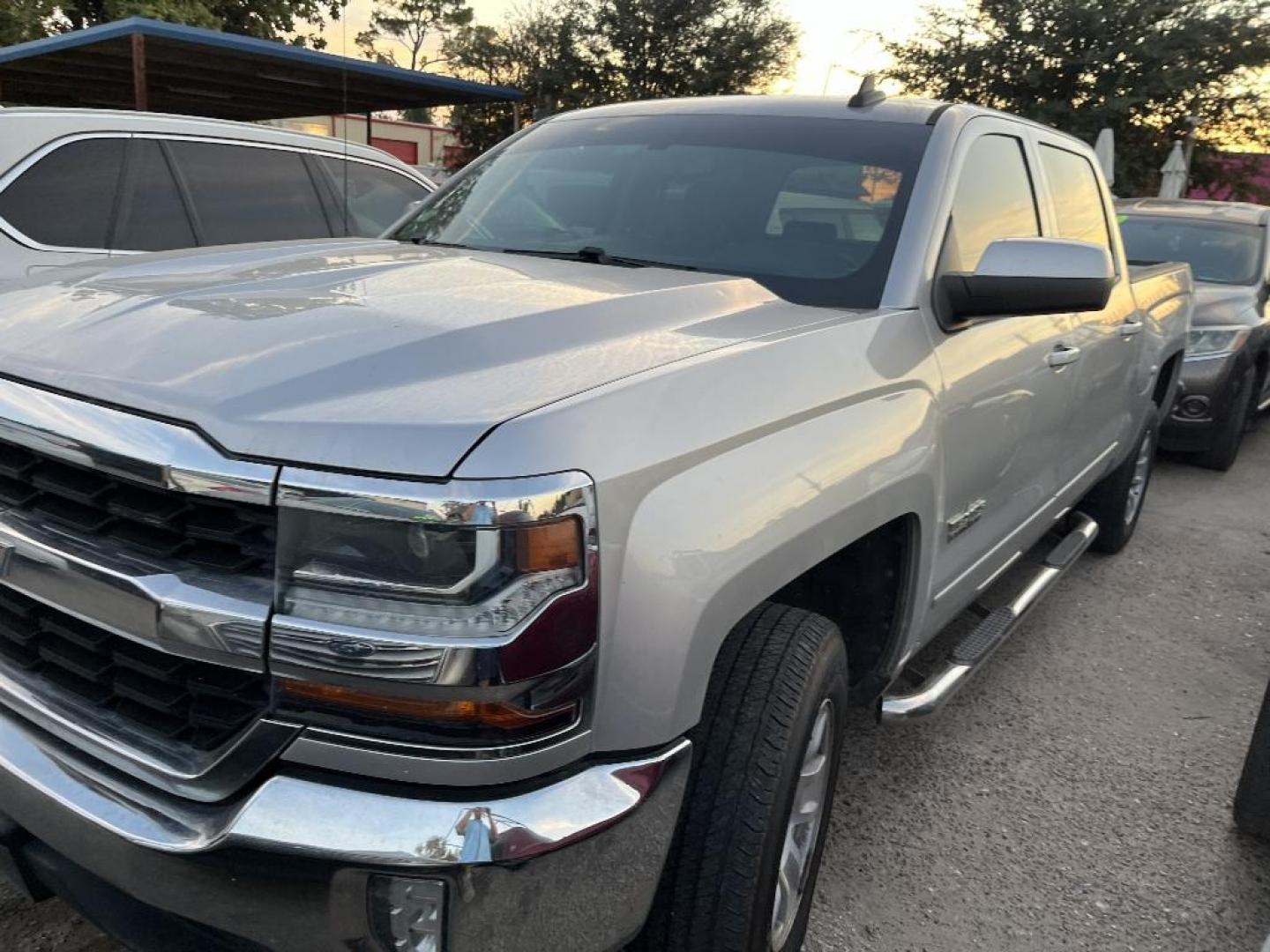 2017 GRAY CHEVROLET SILVERADO 1500 LT Crew Cab 2WD (3GCPCREC2HG) with an 5.3L V8 OHV 16V engine, AUTOMATIC transmission, located at 2303 West Mt. Houston, Houston, 77038, (281) 507-3956, 29.771597, -95.339569 - Photo#2