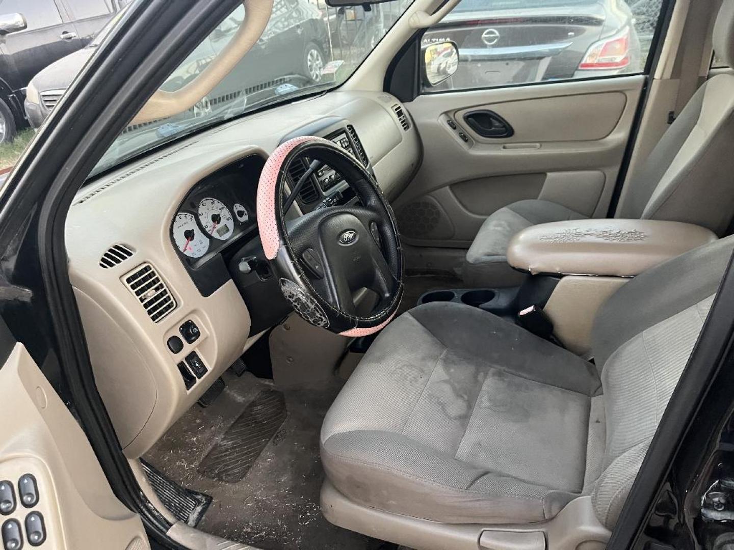 2004 BLACK FORD ESCAPE XLS 2WD (1FMYU02194K) with an 3.0L V6 DOHC 24V engine, AUTOMATIC transmission, located at 2303 West Mt. Houston, Houston, 77038, (281) 507-3956, 29.771597, -95.339569 - Photo#2