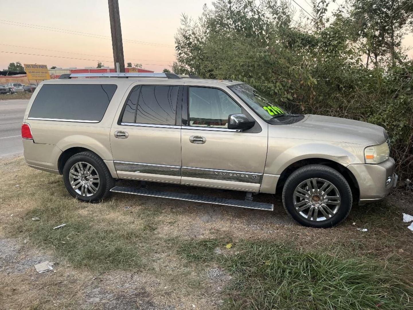 2007 BROWN LINCOLN NAVIGATOR L 2WD (5LMFL27517L) with an 5.4L V8 SOHC 24V engine, AUTOMATIC transmission, located at 2303 West Mt. Houston, Houston, 77038, (281) 507-3956, 29.771597, -95.339569 - Photo#0