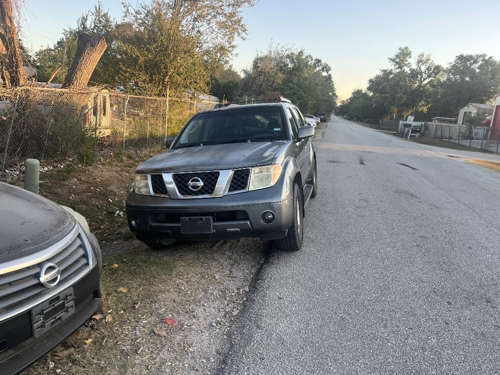 photo of 2005 NISSAN PATHFINDER XE 2WD