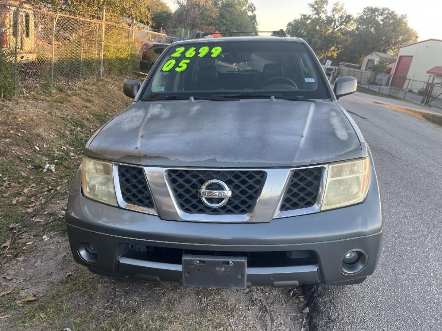 2005 GRAY NISSAN PATHFINDER XE 2WD (5N1AR18U45C) with an 3.5L V6 DOHC 24V engine, AUTOMATIC transmission, located at 2303 West Mt. Houston, Houston, 77038, (281) 507-3956, 29.771597, -95.339569 - Photo#3