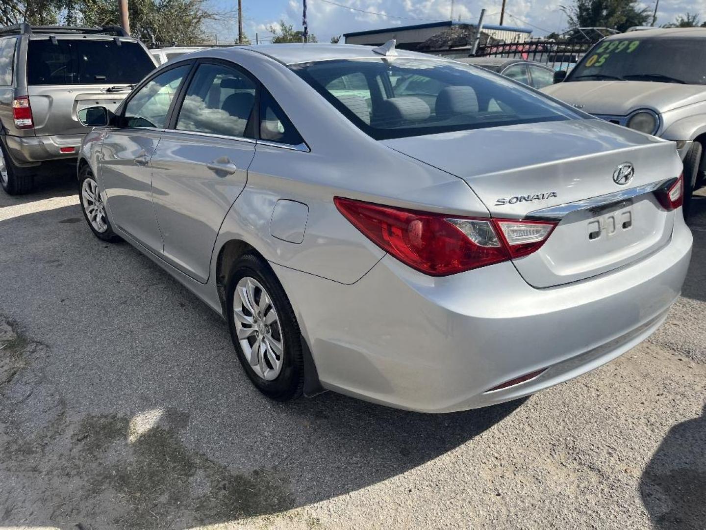 2011 WHITE HYUNDAI SONATA GLS Auto (5NPEB4AC7BH) with an 2.4L L4 DOHC 16V engine, AUTOMATIC transmission, located at 2303 West Mt. Houston, Houston, 77038, (281) 507-3956, 29.771597, -95.339569 - Photo#1