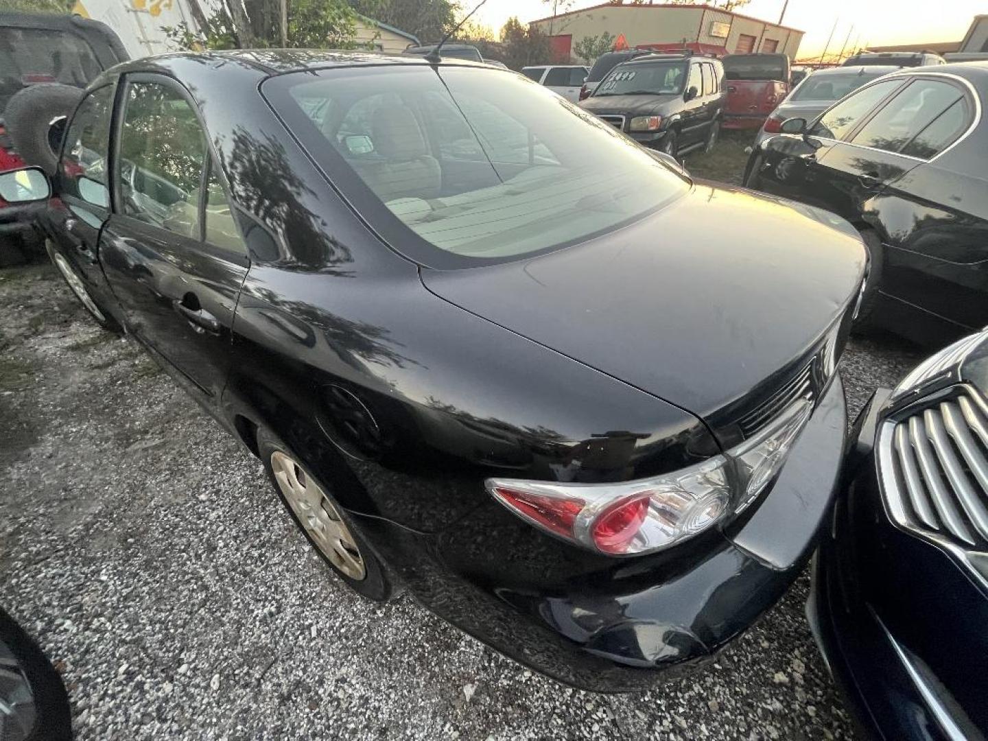 2006 BLUE MAZDA MAZDA6 I Sports Sedan (1YVHP80C065) with an 2.3L L4 DOHC 16V engine, AUTOMATIC transmission, located at 2303 West Mt. Houston, Houston, 77038, (281) 507-3956, 29.771597, -95.339569 - Photo#5