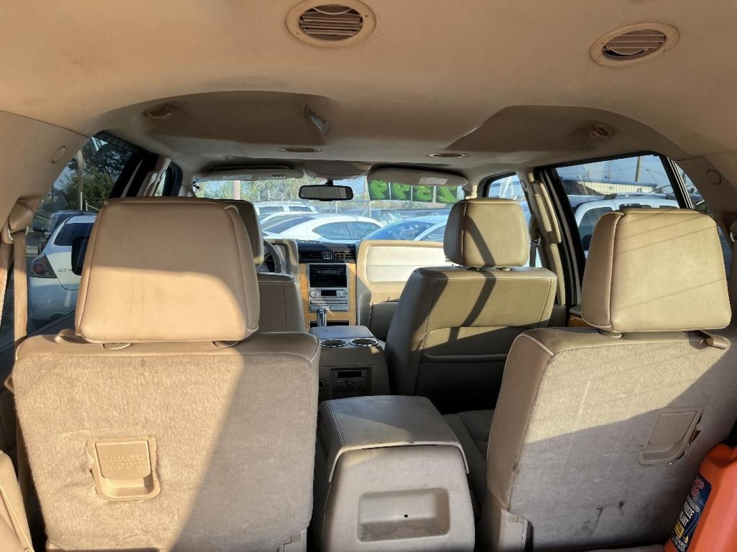 2008 WHITE LINCOLN NAVIGATOR 2WD (5LMFU27508L) with an 5.4L V8 SOHC 24V engine, AUTOMATIC transmission, located at 2303 West Mt. Houston, Houston, 77038, (281) 507-3956, 29.771597, -95.339569 - Photo#3