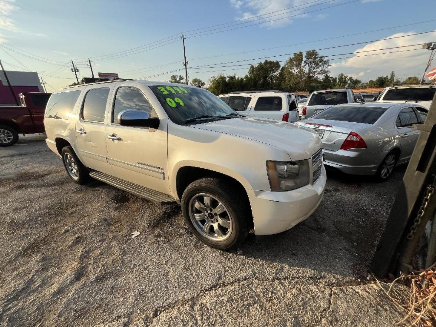 2009 WHITE CHEVROLET SUBURBAN LTZ 1500 4WD (1GNFK36379R) with an 5.3L V8 OHV 16V FFV engine, AUTOMATIC transmission, located at 2303 West Mt. Houston, Houston, 77038, (281) 507-3956, 29.771597, -95.339569 - Photo#0