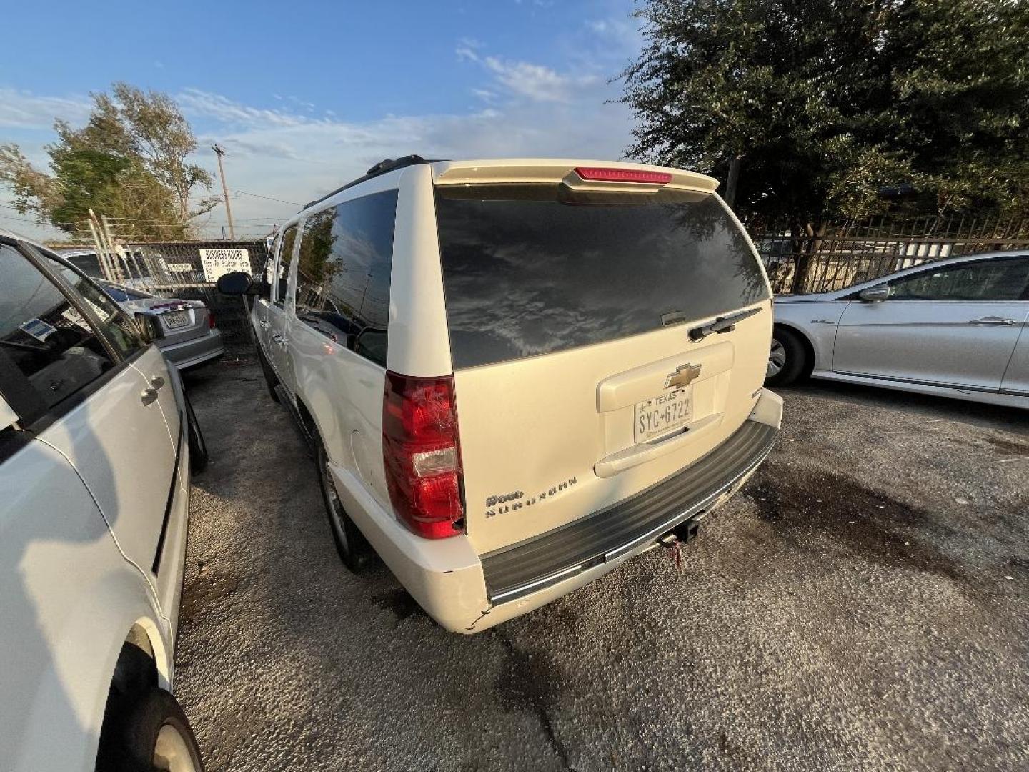 2009 WHITE CHEVROLET SUBURBAN LTZ 1500 4WD (1GNFK36379R) with an 5.3L V8 OHV 16V FFV engine, AUTOMATIC transmission, located at 2303 West Mt. Houston, Houston, 77038, (281) 507-3956, 29.771597, -95.339569 - Photo#2