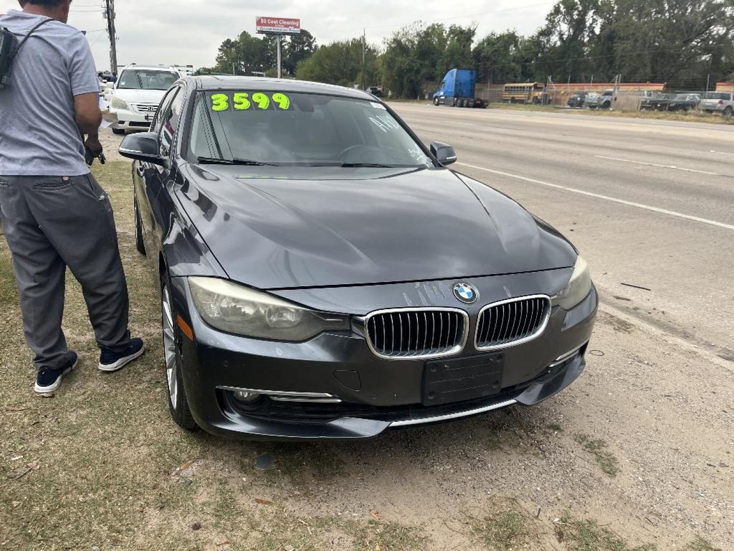 2013 GRAY BMW 3-SERIES 328i Sedan (WBA3A5C52DF) with an 2.0L L4 DOHC 16V engine, AUTOMATIC transmission, located at 2303 West Mt. Houston, Houston, 77038, (281) 507-3956, 29.771597, -95.339569 - Photo#0