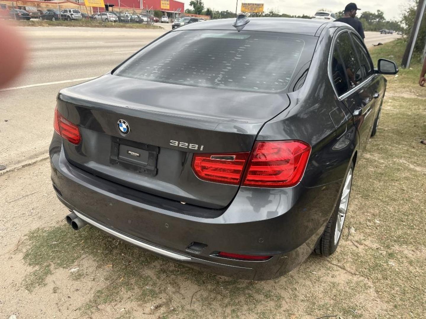 2013 GRAY BMW 3-SERIES 328i Sedan (WBA3A5C52DF) with an 2.0L L4 DOHC 16V engine, AUTOMATIC transmission, located at 2303 West Mt. Houston, Houston, 77038, (281) 507-3956, 29.771597, -95.339569 - Photo#5