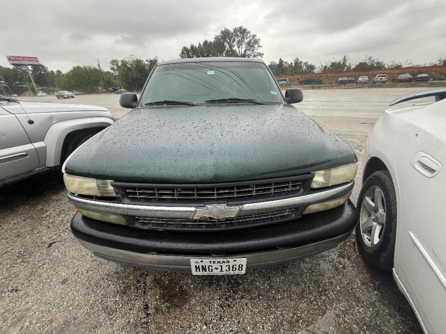 2002 GREEN CHEVROLET SILVERADO 1500 Short Bed 2WD (1GCEC14W62Z) with an 4.3L V6 OHV 12V engine, AUTOMATIC transmission, located at 2303 West Mt. Houston, Houston, 77038, (281) 507-3956, 29.771597, -95.339569 - Photo#0