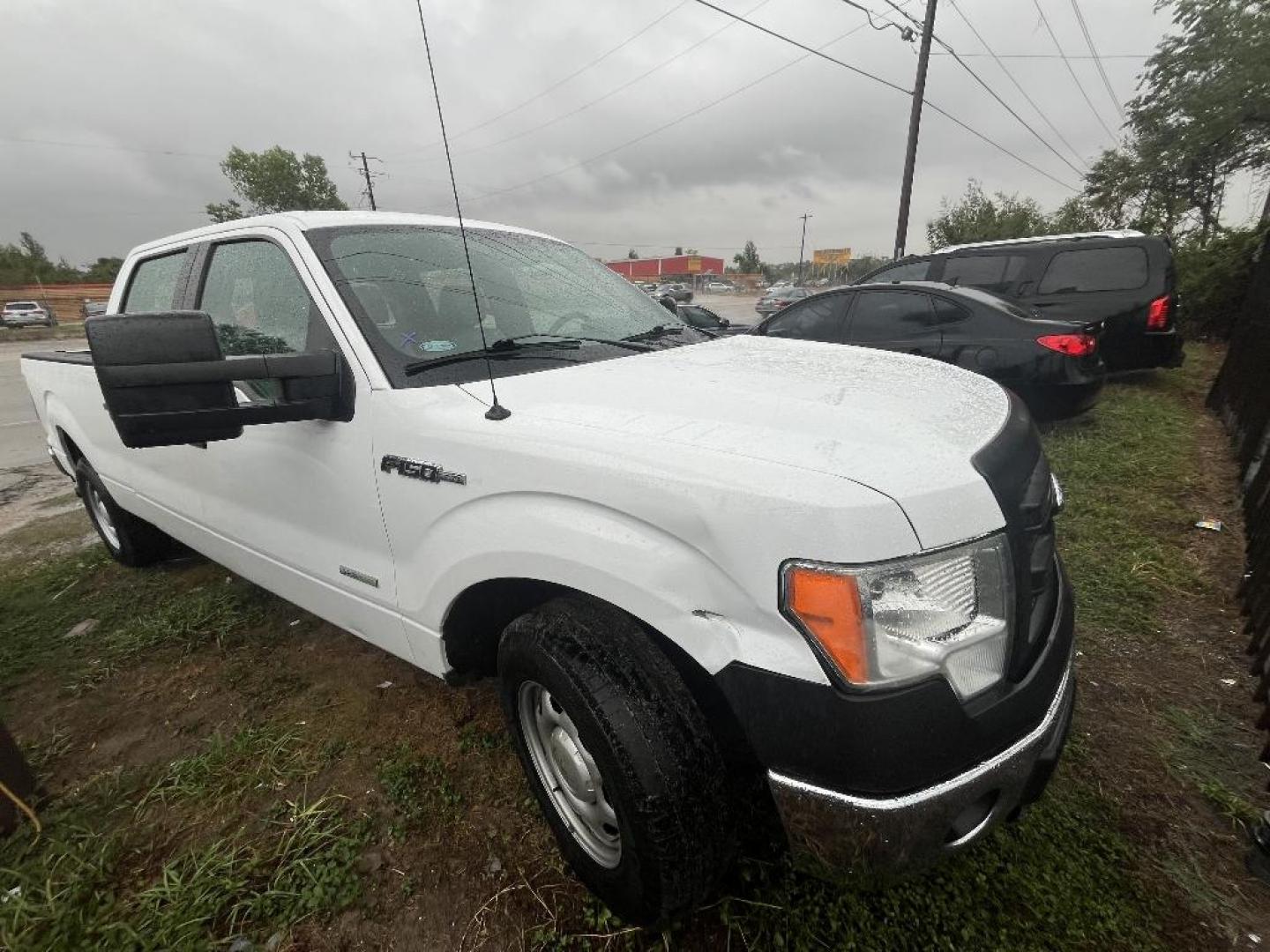 2013 WHITE FORD F-150 XLT SuperCrew 6.5-ft. Bed 2WD (1FTVW1CT5DK) with an 3.5L V6 TURBO engine, AUTOMATIC transmission, located at 2303 West Mt. Houston, Houston, 77038, (281) 507-3956, 29.771597, -95.339569 - Photo#0