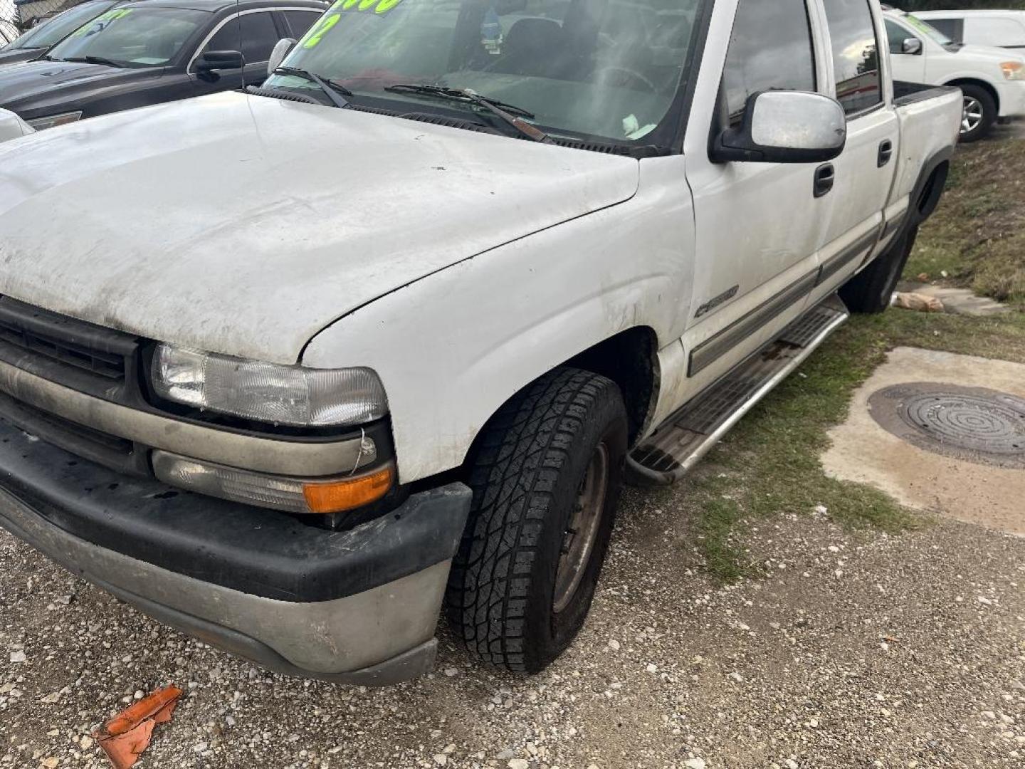 2002 WHITE CHEVROLET SILVERADO 1500 HD LS Crew Cab 4WD (1GCGK13U92F) with an 6.0L V8 OHV 16V engine, AUTOMATIC transmission, located at 2303 West Mt. Houston, Houston, 77038, (281) 507-3956, 29.771597, -95.339569 - Photo#0