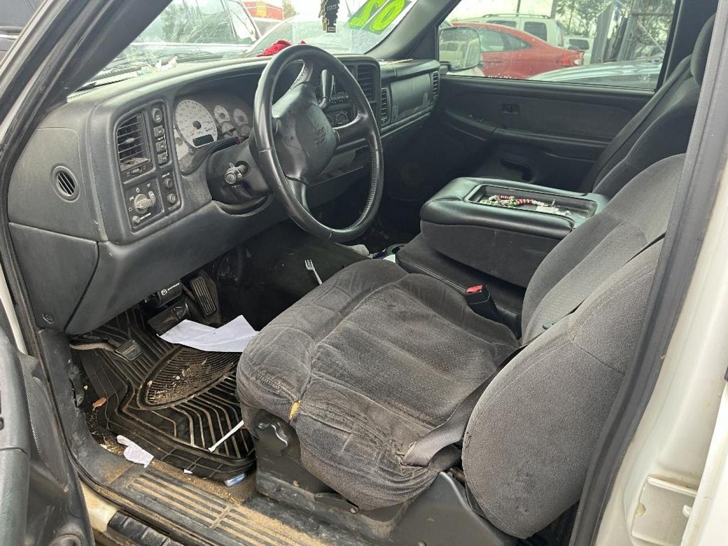 2002 WHITE CHEVROLET SILVERADO 1500 HD LS Crew Cab 4WD (1GCGK13U92F) with an 6.0L V8 OHV 16V engine, AUTOMATIC transmission, located at 2303 West Mt. Houston, Houston, 77038, (281) 507-3956, 29.771597, -95.339569 - Photo#3