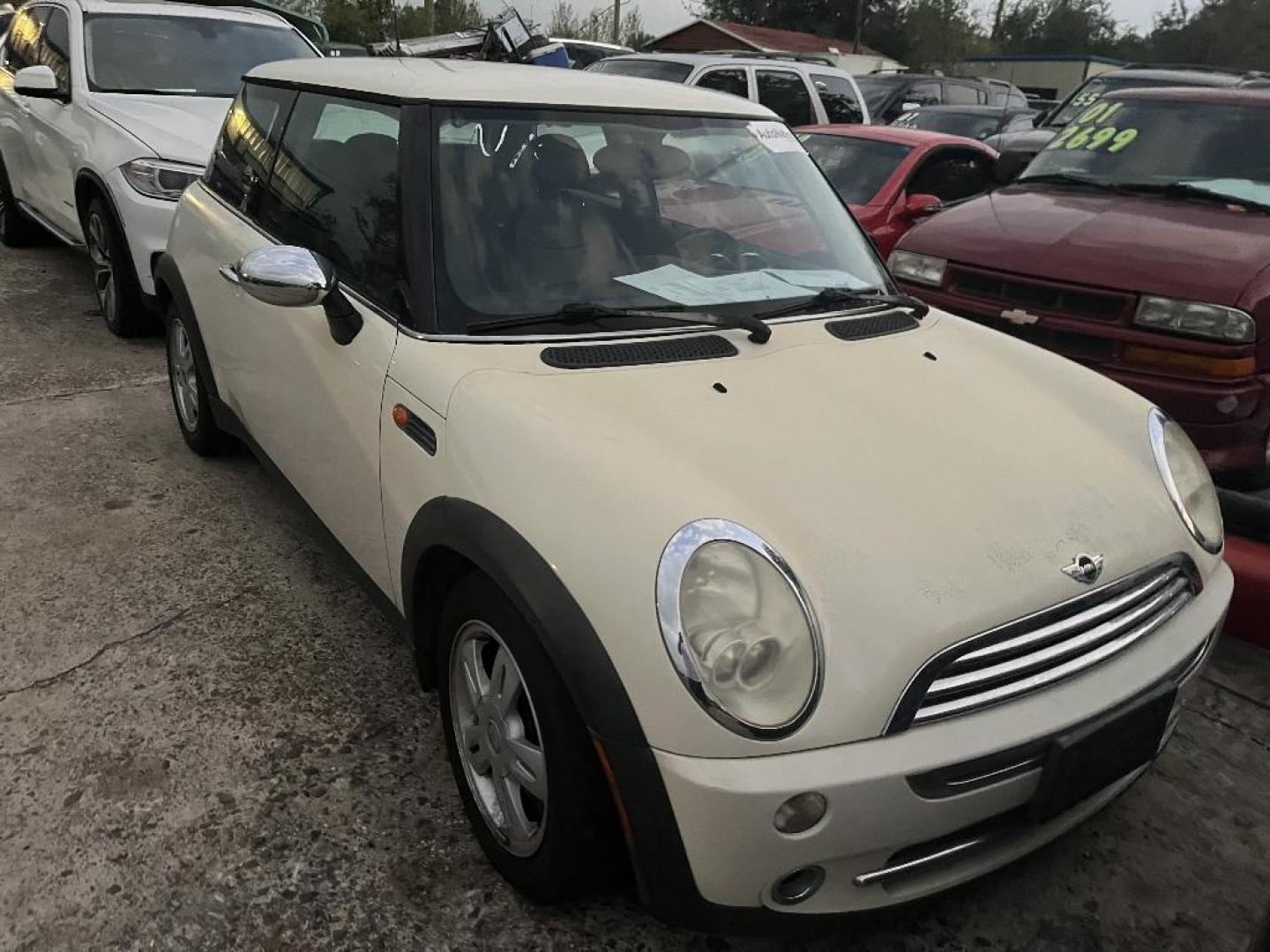 2006 WHITE MINI COOPER Base (WMWRC33586T) with an 1.6L L4 OHC 16V engine, AUTOMATIC transmission, located at 2303 West Mt. Houston, Houston, 77038, (281) 507-3956, 29.771597, -95.339569 - Photo#0